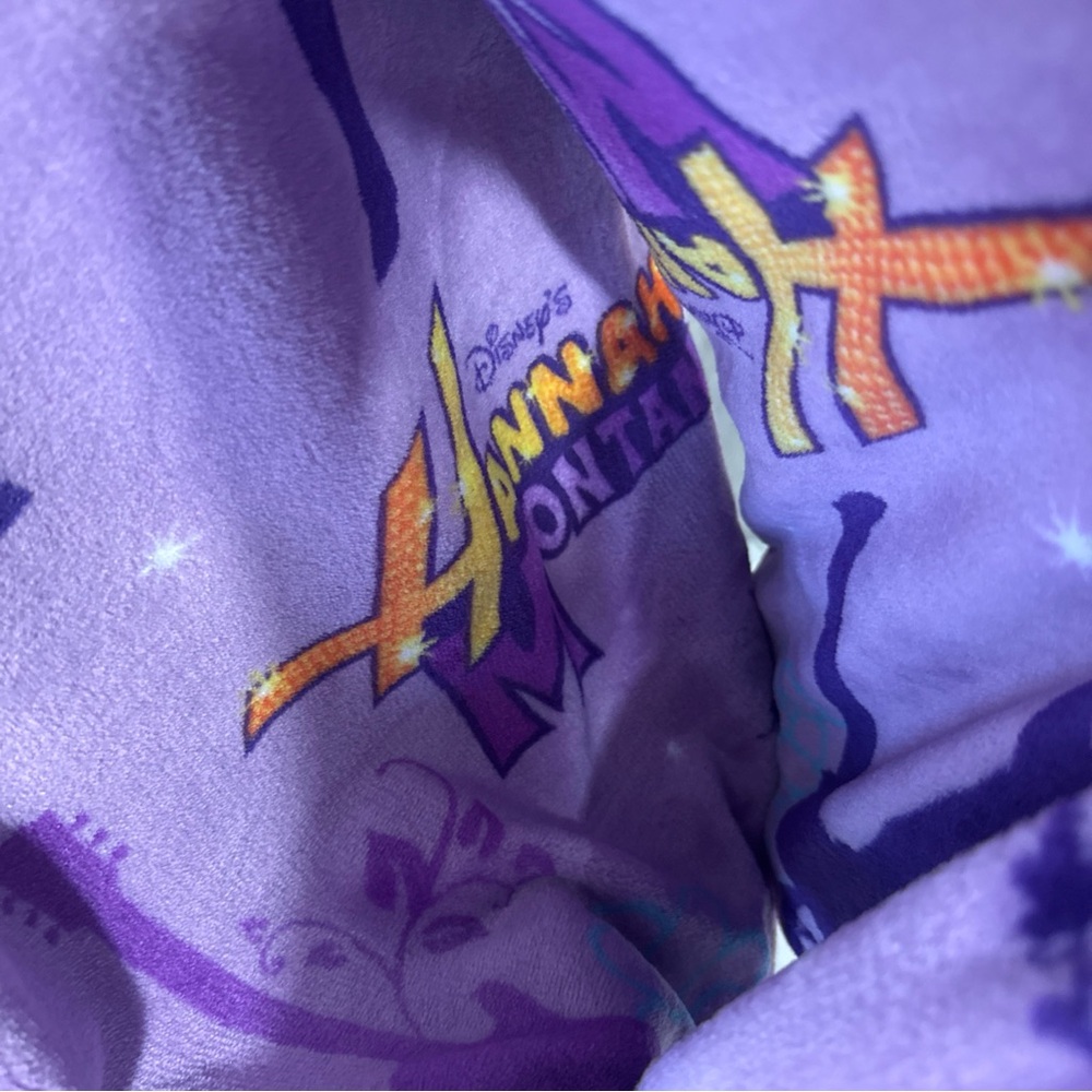 New Disney Hannah Montana 50" x 70" Purple Plush Throw Blanket On Hanger - Picture 3 of 8